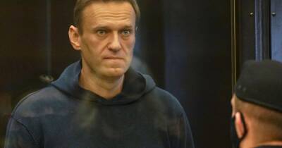 "Яйцо - начало рабочей недели". Навальный рассказал о своей жизни в российской тюрьме