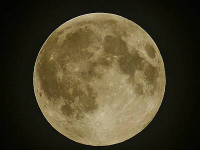 Космонавт показал, как выглядит лунное затмение с орбиты Земли (фото)