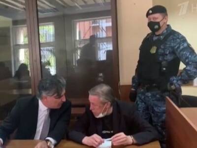 «Когда выйдет — плюну ему в лицо»: бывший адвокат Ефремова заявил о возможном скором освобождении актера из колонии
