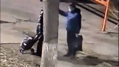 В Щелкове мужчина избил пенсионерку за отказ подвинуть тележку в продуктовом магазине