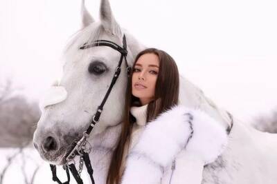 Анастасия Костенко рассказала о первой фотосессии с лошадьми