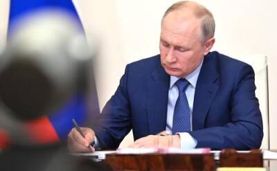 Путин одобрил закон о пополнении Пенсионного фонда за счет конфискованных средств коррупционеров