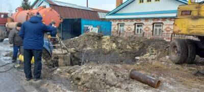 В Вырыпаевке прорвало трубу. Без холодной воды остались 2455 домов