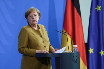 Меркель выступила за диалог между Россией и НАТО
