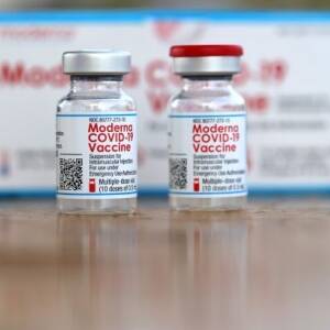 В США одобрили бустерную дозу вакцины Moderna для людей старше 18 лет