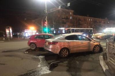 В центре Тамбова столкнулись две иномарки: пострадали три человека