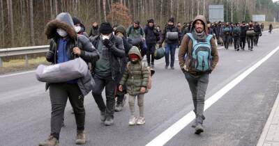 "Прощупывают защиту границ", - глава Нацполиции о движении мигрантов в Украину (фото)