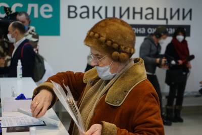 В Петербурге растет число пожилых горожан, желающих привиться от COVID-19