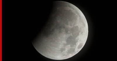 Ледяные ловушки с углекислым газом обнаружили на Луне