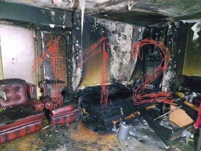 Появились фото из горящей квартиры Марины Хлебниковой