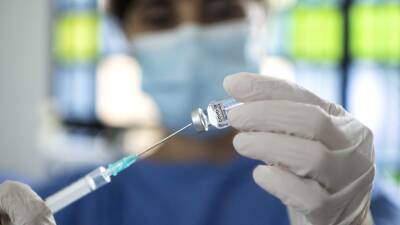 Австрия первой в ЕС вводит обязательную вакцинацию от COVID-19 для всех граждан