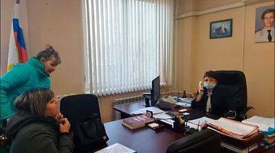 В Волгограде группа активных граждан — противников QR-кодов ворвалась в кабинет главы Роспотребнадзора (ВИДЕО)