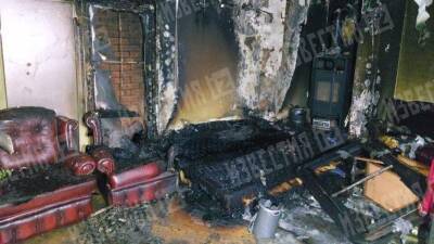 Запылившийся «стопудовый хит» и плюшевый тигр из 90-х: что уцелело в сгоревшей комнате Хлебниковой