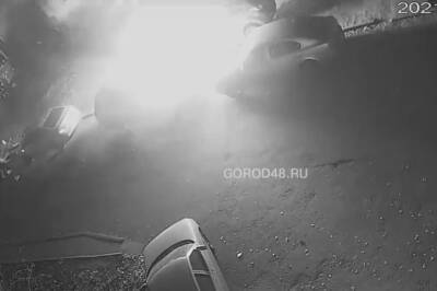 В Липецке мужчина спалил четыре автомобиля на улице Меркулова