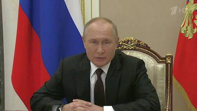 Владимир Путин по видеосвязи провел совещание с постоянными участниками Совбеза России