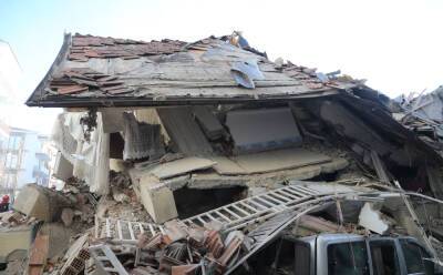 На востоке Турции произошло землетрясение: разрушены дома, перекрыто шоссе