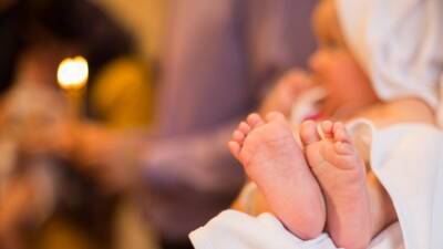 Кого следует приглашать в крестные своему ребенку