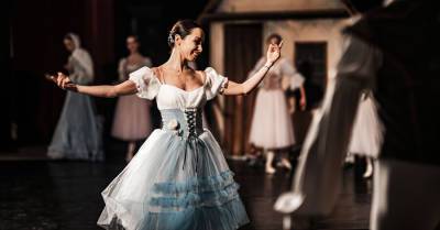 300 метров ткани и полгода работы: дизайнер создала новые костюмы для балета "Жизель" с Кухар и Стояновым