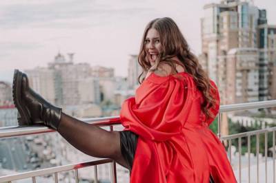 Солистка KAZKA Зарицкая сразила видом после похудения на 20 килограммов: "Танцы пошли на пользу"