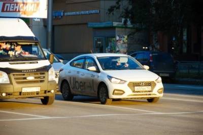Жители Омска стали больше платить за такси