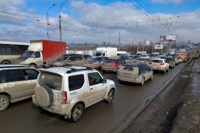 Восьмибалльные пробки сковали Новосибирск во второй нерабочий день