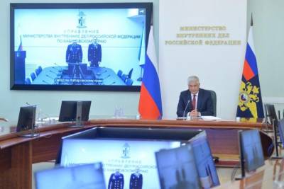Владимир Колокольцев поздравил сотрудников органов внутренних дел, отличившихся при спасении погибавших, с высокими наградами