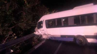 Два человека погибли в Сочи в ДТП с микроавтобусом