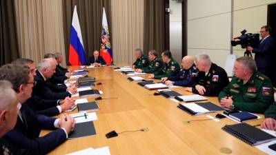 Путин призвал укреплять оборону России на фоне появления корабля ВМС США в Черном море