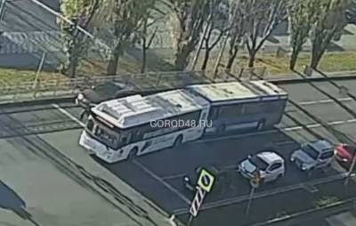 В Липецке столкнулись два пассажирских автобуса и попали на видео