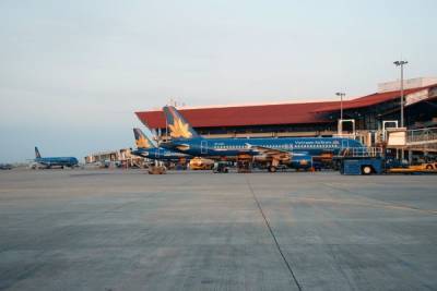 Два пассажирских самолета столкнулись в аэропорту Ханоя