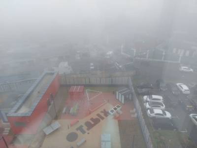 Москвичи делятся апокалиптическими фото окутанного туманом города