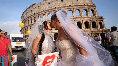 Не только из-за Ватикана: как в Италии сорвали принятие закона о правах ЛГБТ+