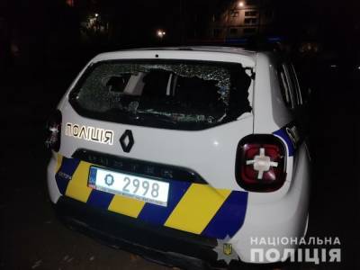 В Днепропетровской области мужчина устроил засаду на полицейских и разбил их машину – полиция