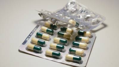 Терапевт Мельников рекомендовал не применять антибиотики при лечении COVID-19 на дому