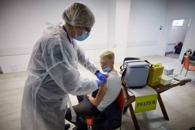 Еще 273 тысячи украинцев получили прививки от коронавируса