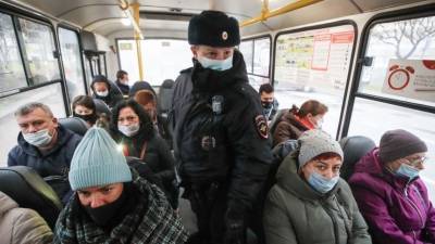 Биолог Нетесов объяснил, когда в России смогут взять коронавирус под контроль