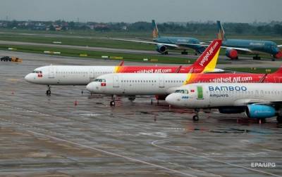 В аэропорту столицы Вьетнама столкнулись два самолета