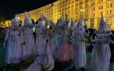 В Киеве группа нарядилась в костюмы Ку-клукс-клана