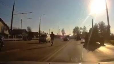 В Терновке водителя возмутил самокатчик, занявший левый ряд - penzainform.ru