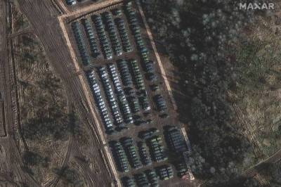 Politico показало спутниковые снимки, подтверждающие наращивание Россией войск на границе с Украиной