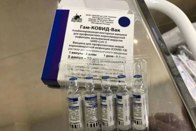 Комздрав опроверг информацию о смерти 12 петербуржцев после вакцинации от COVID-19