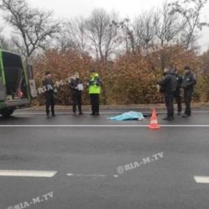 В Запорожской области на обочине дороги нашли труп девушки. Видео