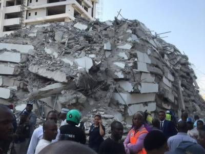 В Нигерии обвалилось 22-этажное здание, 100 людей оказались под завалами - gordonua.com - Украина - Нигерия - Лагос