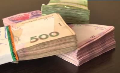 Выдадут по 97500 грн на руки и деньги можно не отдавать: в Минсоцполитики рассказали о выплатах украинцам с января 2022 года