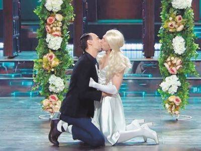 ТНТ закрывает шоу, в котором целовались мужчины и бегал голый артист по сцене