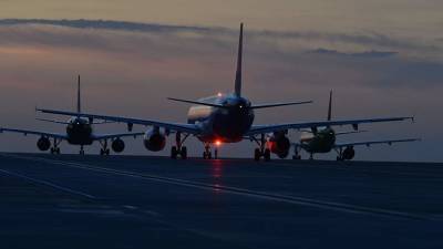 Около 70 самолетов ушли на запасной аэродром из-за тумана в Москве