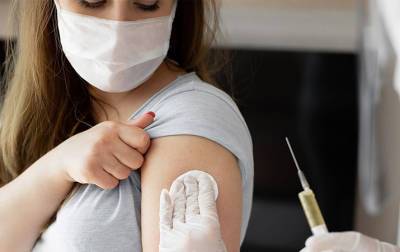 ВОЗ рекомендовала применять дополнительные дозы вакцин от COVID-19 людям с «умеренно и сильно ослабленным иммунитетом»