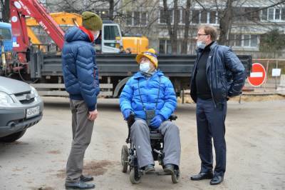 Рустам Досаев проконтролировал ход работ по закрытию ливневых колодцев в Нижегородском районе