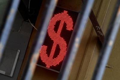 Курс доллара к рублю растет третий день подряд