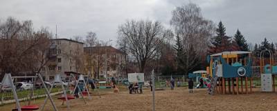 Опасную детскую площадку заменили на новую в Московском районе